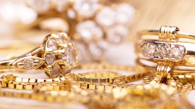 Bagaimana Cara Menyusun Koleksi Perhiasan yang Terjangkau Namun Tetap Stylish?