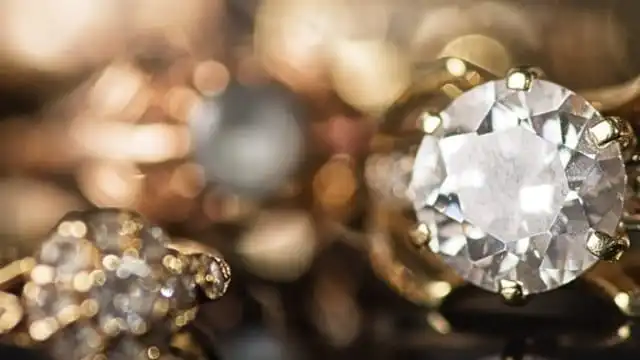 Berlian Hingga Batu Mulia: Pilihan Material Perhiasan yang Mewah dan Eksklusif