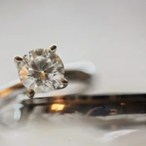 Cara Membedakan Berlian Asli dan Palsu: Panduan Lengkap untuk Pembeli Bijak