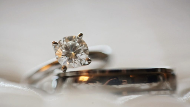 Cara Membedakan Berlian Asli dan Palsu: Panduan Lengkap untuk Pembeli Bijak