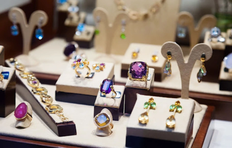  Perhiasan Menyusuri Zaman: Evolusi Gaya dari Masa ke Masa 